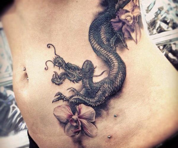 Drachen tattoo frau