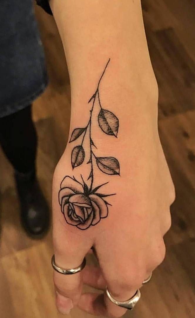 zwischen brüsten Tattoo den