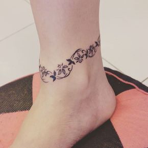 mit Tattoo anhänger fußkette