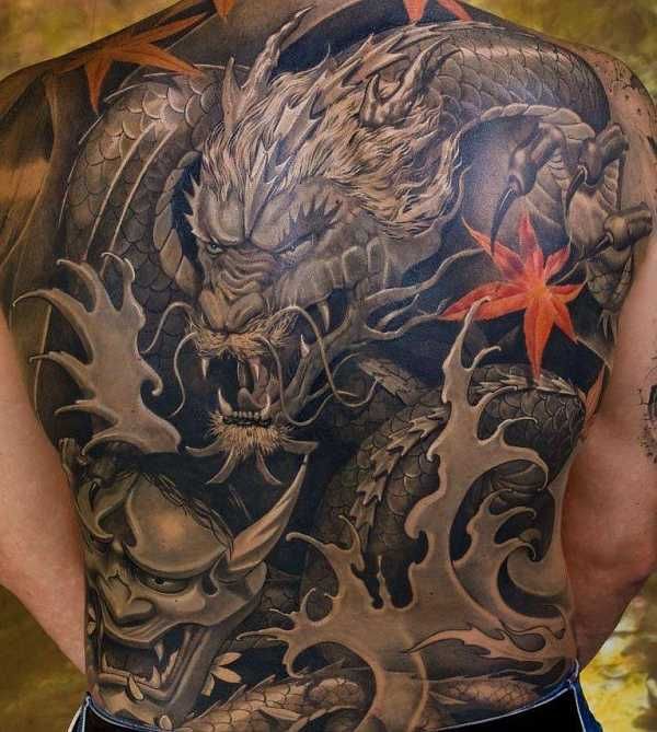 drache Oberarm tattoo