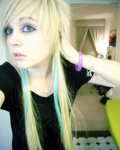 hair blond Emo girl